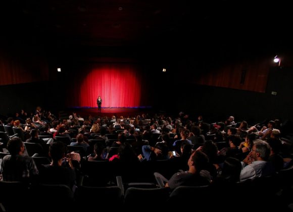 Festival de Teatro de curitiba completa 30 anos com vários espetáculos Tarso Cabral Violin