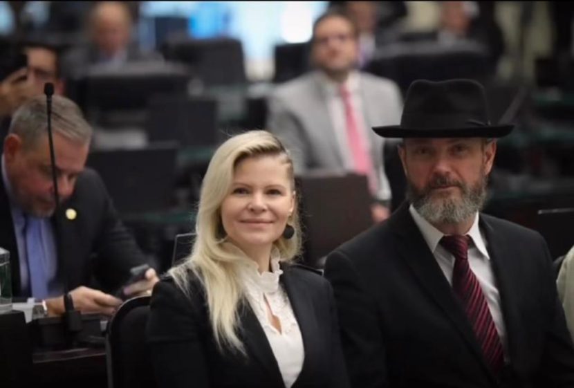 Tathiana Guzella E Tito Barichello, delegados da DHPP participam do Maite Brusman e Você WhatsApp Image 2022-11-10 at 15.00.07