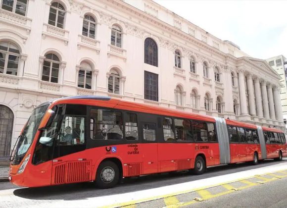 Ônibus biarticulado completa 30 anos de implantação em Curitiba WhatsApp Image 2022-08-24 at 10.34.50