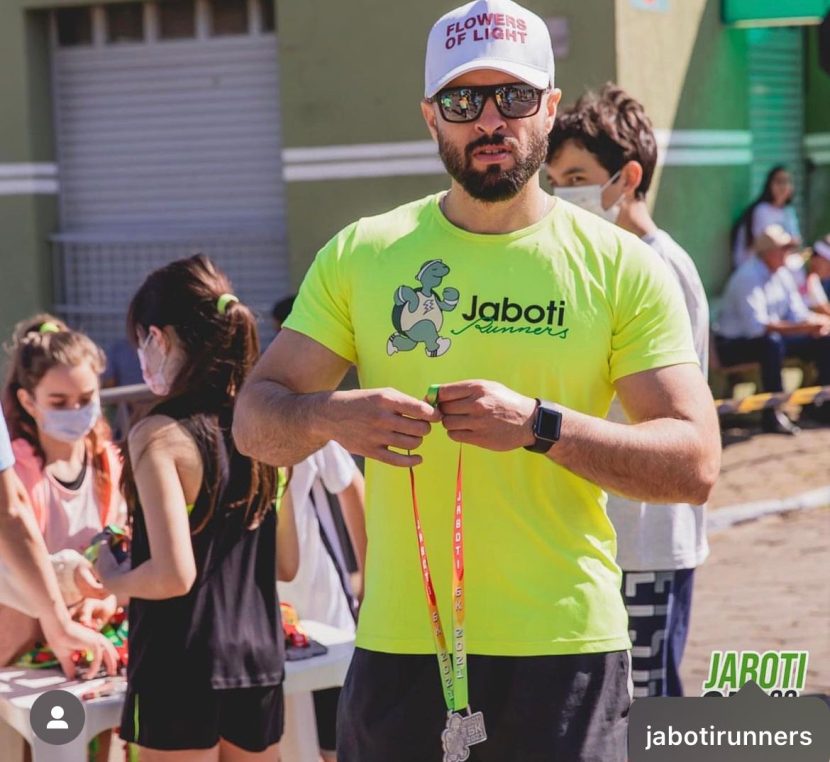 Exercício físico não é somente emagrecimento, mas diminuição de diabetes, colesterol, diz educador Eduardo Chueire no Maite Bursman e Você Eduardo Chueire