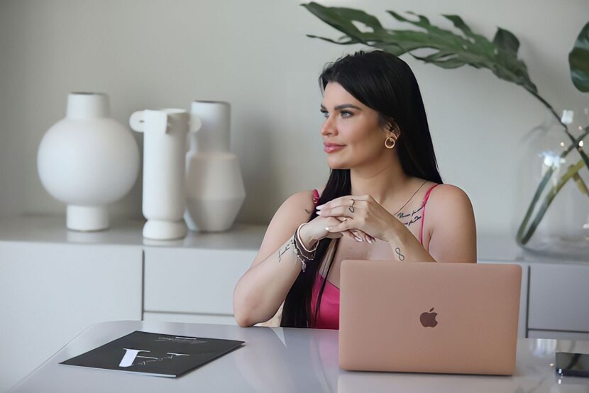 Ana Carolina Pio é destaque como corretora de imóveis de alto padrão em Balneário Camboriú Ana Carolina Pio é destaque como corretora de imóveis de alto padrão em Balneário Camboriú