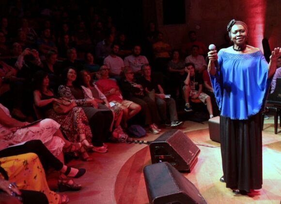 Teatro Paiol reabre programação musical com show ‘Pérolas Negras’ neste fim de semana Teatro Paiol reabre programação musical com show ‘Pérolas Negras’ neste fim de semana