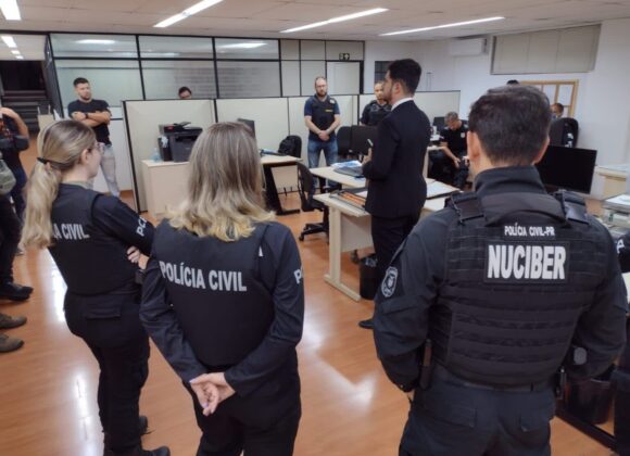 Operação internacional prende casal em flagrante por violação de direito autoral, em Curitiba