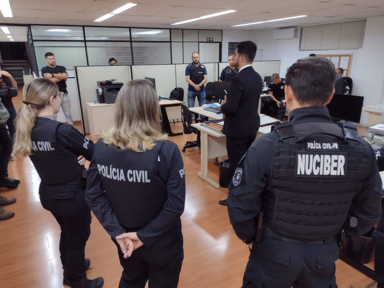 Operação internacional prende casal em flagrante por violação de direito autoral, em Curitiba