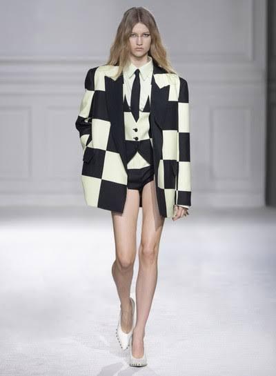 Sobretudos, texturas e estampas são destaques do Outono/Inverno 2023/24 da Valentino