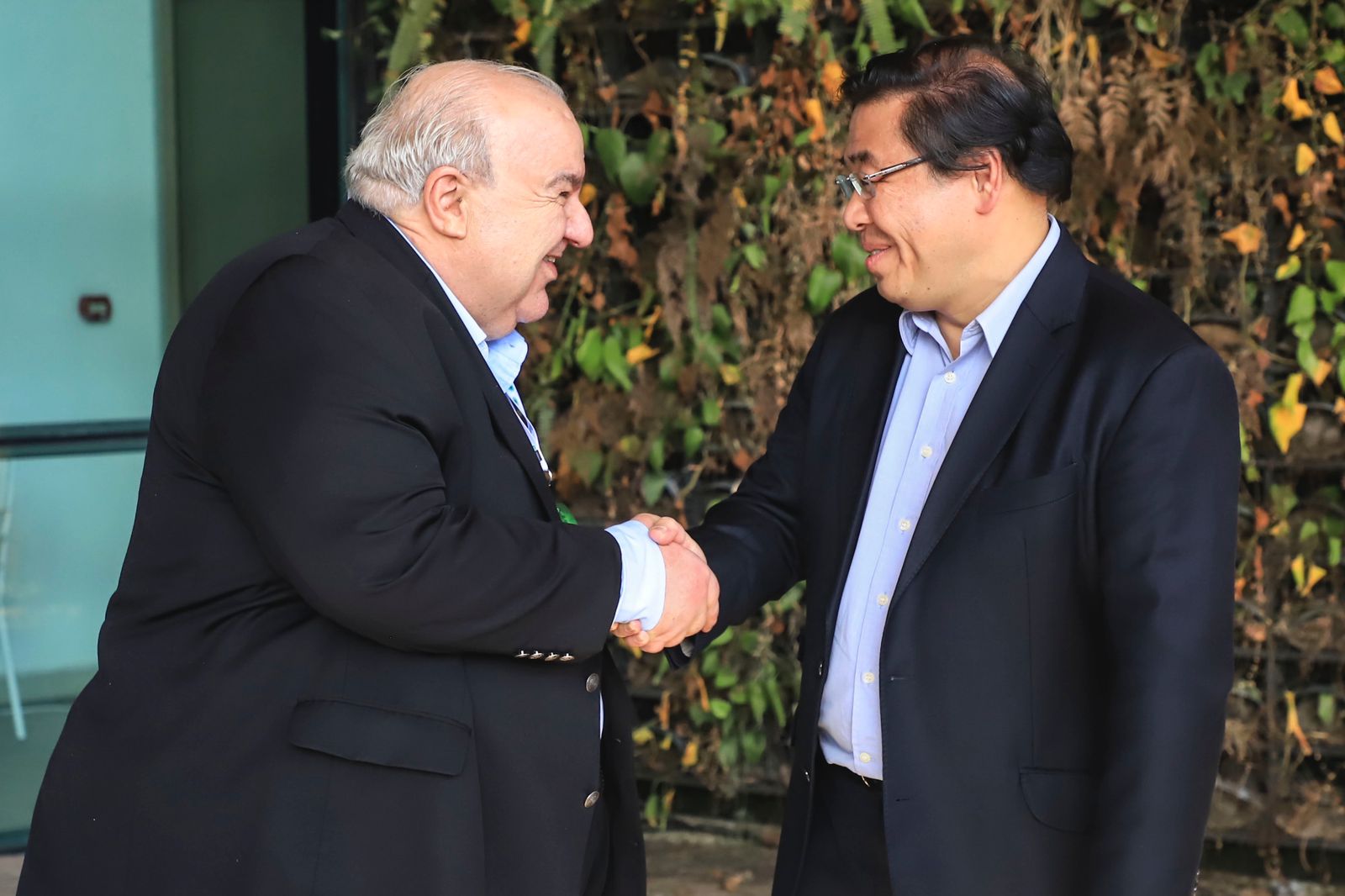 Curitiba dará início a programa teste de implementação de táxis elétricos na cidade